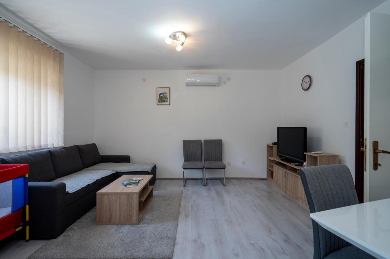 Apartman Curcic Knin Dış mekan fotoğraf